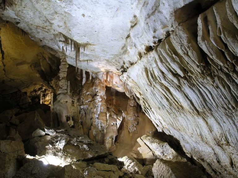 Экскурсия в пещеру «Мраморная»