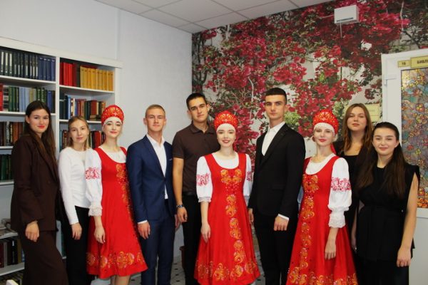 Мост между поколениями: Студенты КЮИ в гостях у бабушек и дедушек!